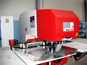 Punzonatrice roditrice a CNC (ingrandisci)